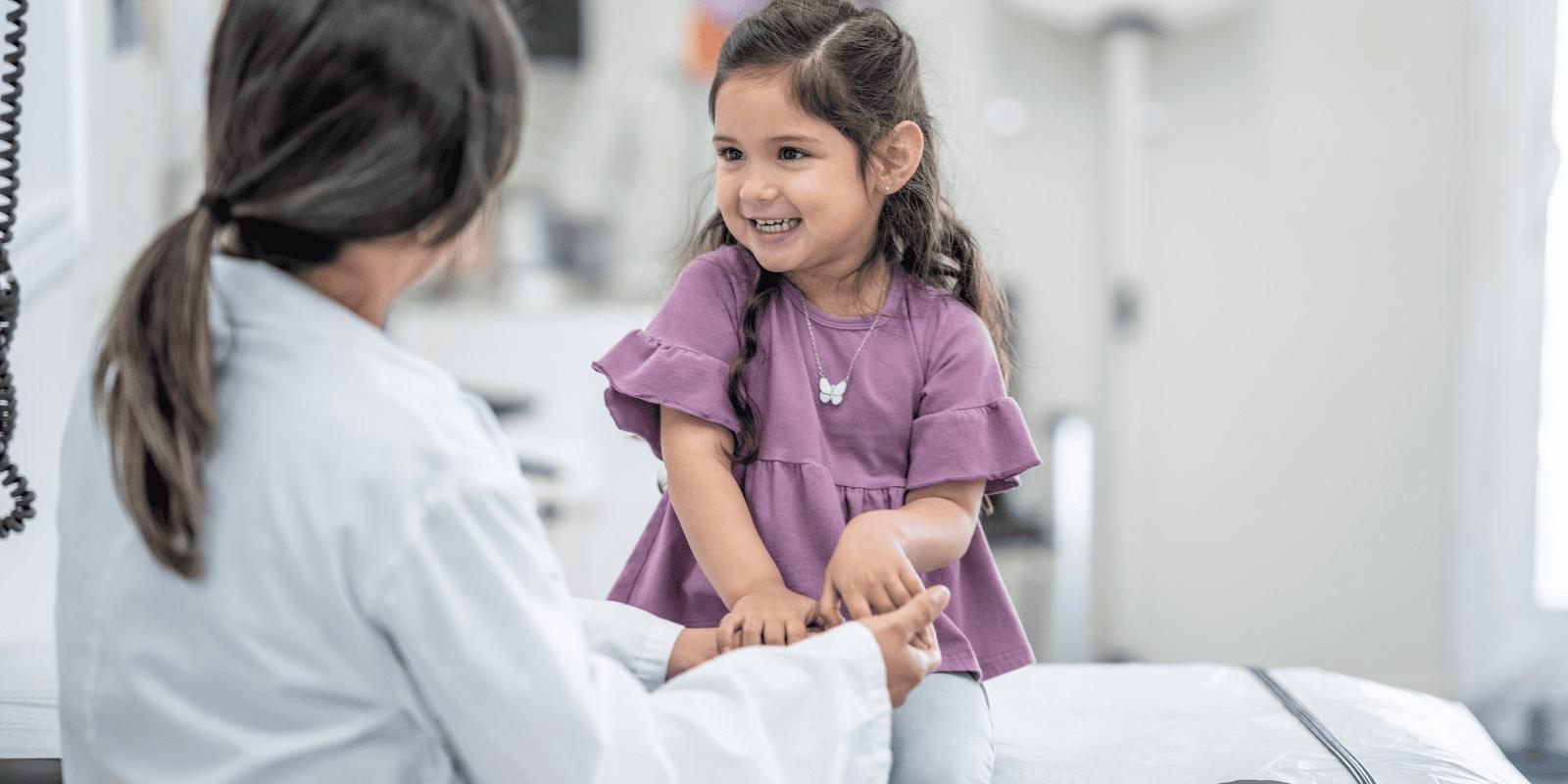Asegura la salud de tus hijos sin documentos en EE. UU.